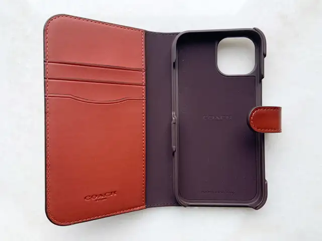 ❤️ COACH Folio Signature Canvas Case for iPhone 13,14,15 ❤️ in Cell Phone Accessories in St. Catharines - Image 5