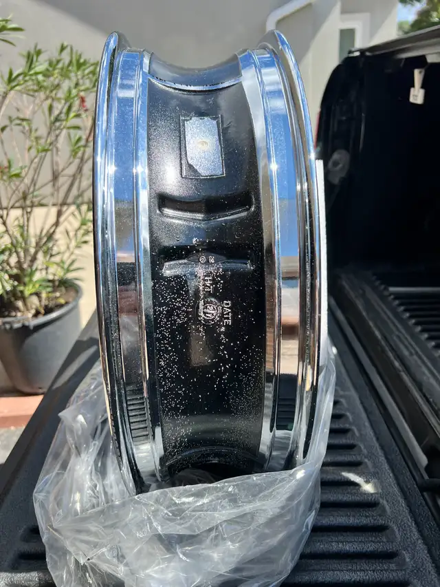 Harley Davidson Tomahawk 19" Front Wheel in Motorcycle Parts & Accessories in Mississauga / Peel Region - Image 4