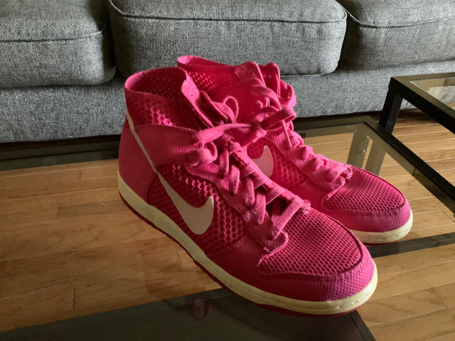 Women’s Nike High Top Runners in Women's - Shoes in Oakville / Halton Region