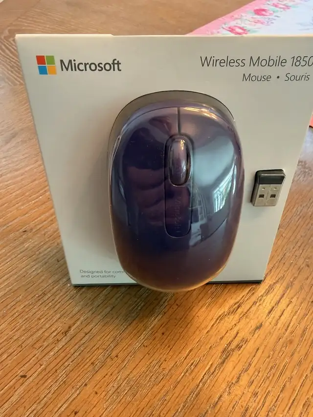 Microsoft Wireless Mobile Mouse 1850 (Brand New)63970637526403120