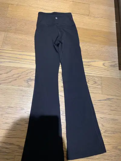 Lululemon Groove Size 2, View more