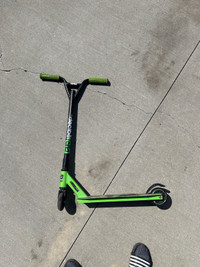 Kids/child green scooter