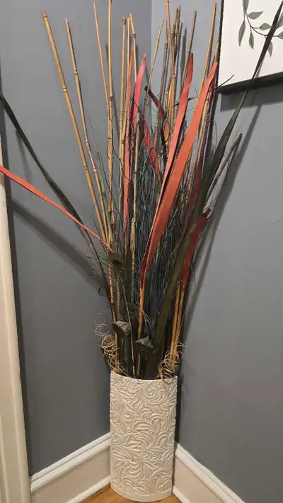 vase and decorations, View more