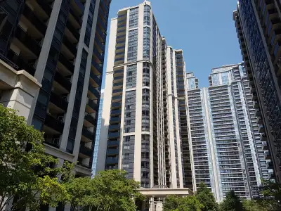 1 BR Luxury Condo with Parking and Underground Subway Access