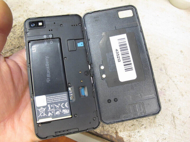 Blackberry Z10 for parts/repair, no power (red LED), good cond. in Cell Phones in City of Toronto - Image 3