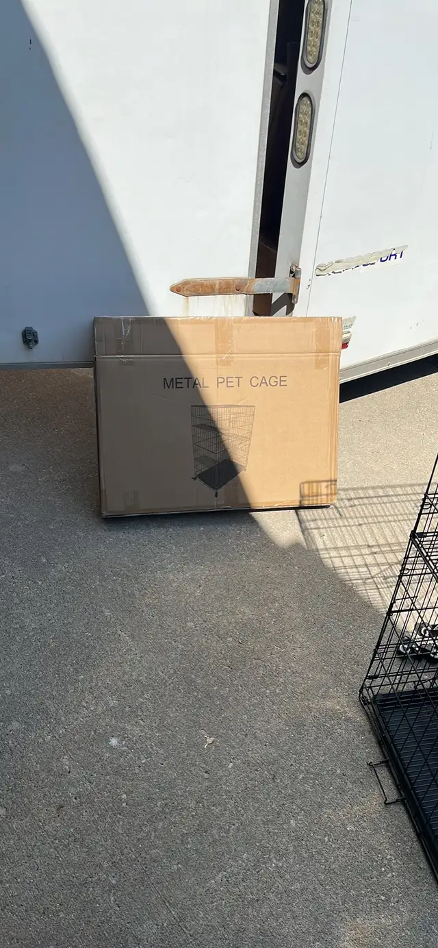 Midwest pets “M” cat cage new in box as pictured in Accessories in Sarnia - Image 4