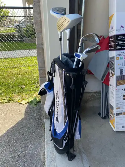 Right handed  Jr Golf Club Set Not free please make an offer, View more