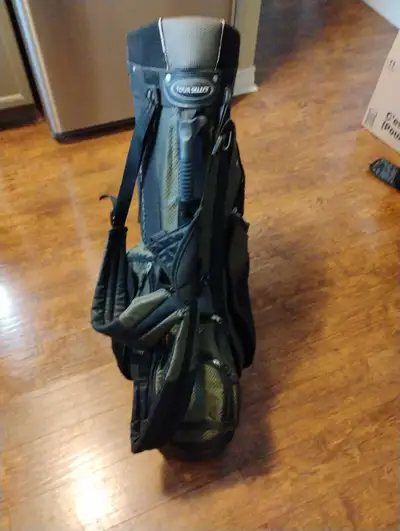 Golf Bag - 1 Zipper Broken, View more