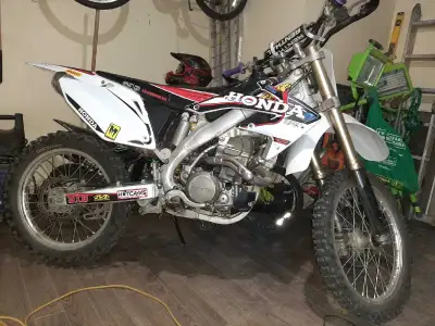 Looks good Runs good no issues besides stiff rear shock . Barely ridden in 3 years. best offer takes...