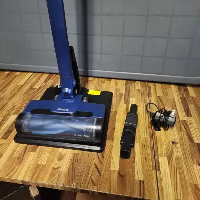 Shark wireless Vacuum cleaner rubber power fins small cordless - good working condition - Cash only,...