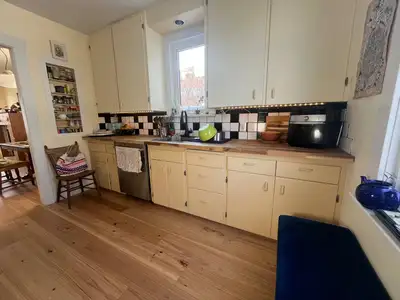 Room available for rent on short-term basis ($250 weekly to $800 monthly) in a cute shared home near...