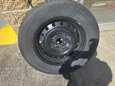 4x 275/60R20 XL - 115T Hankook Winter I*CEPT iZ3 X winter tires for sale. Used one season on a 2025...