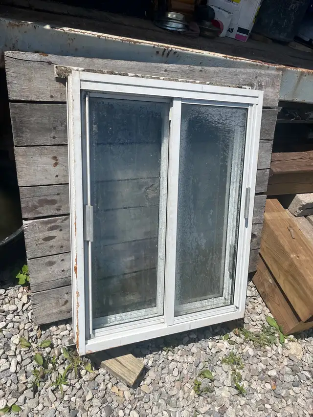 Used Aluminum Side Slider Window  in Windows, Doors & Trim in Oakville / Halton Region - Image 4