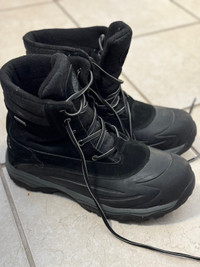 Khombu Winter Boots Size 11D