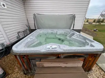REDUCED! 2008 Arctic Spa Summit hot tub, View more