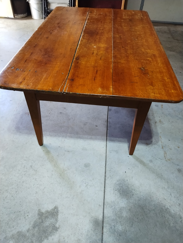 FOR SALE-EARLY  CISCA 1900 3 BOARD 2 DRAWER HARVEST TABLE in Other Tables in Owen Sound - Image 2