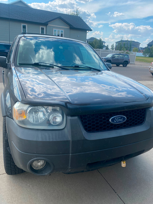 For sale. 2006 for Escape XL 4WD V6Grey in color. in Cars & Trucks in Medicine Hat - Image 3