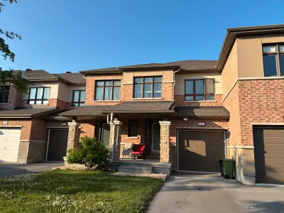 Townhouse 3 Bed 2.5 bath in Kanata/Stittsville, Aug 30