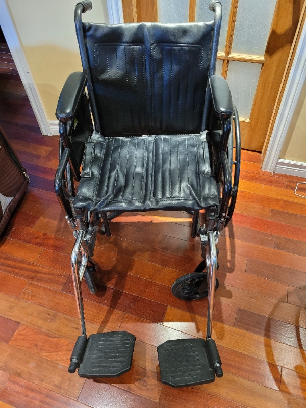 Chaise roulante pliable Santé et besoins spéciaux Ville de Montréal