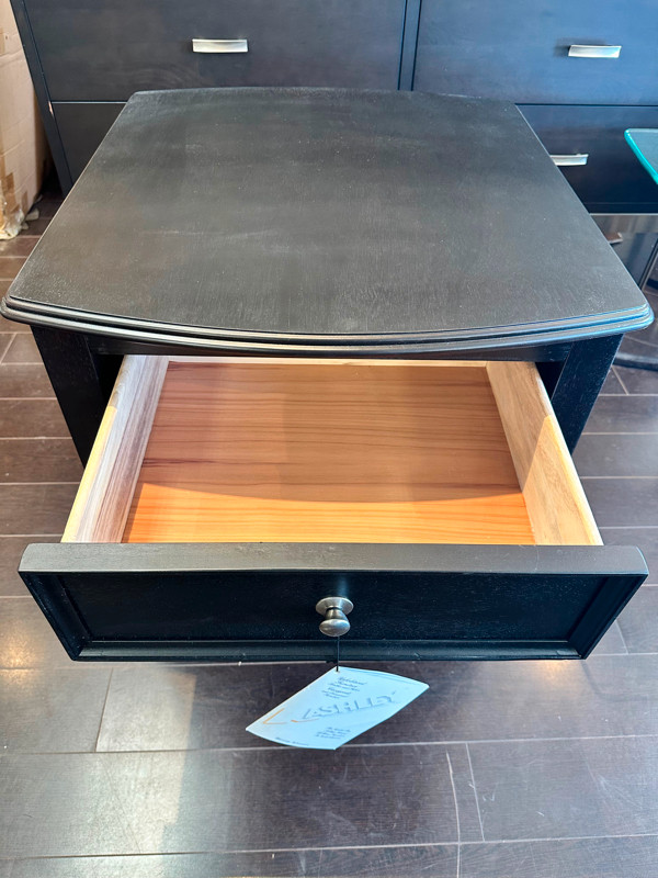 Ashley Square Wood End Table w/ Single Drawer in Coffee Tables in Mississauga / Peel Region - Image 2