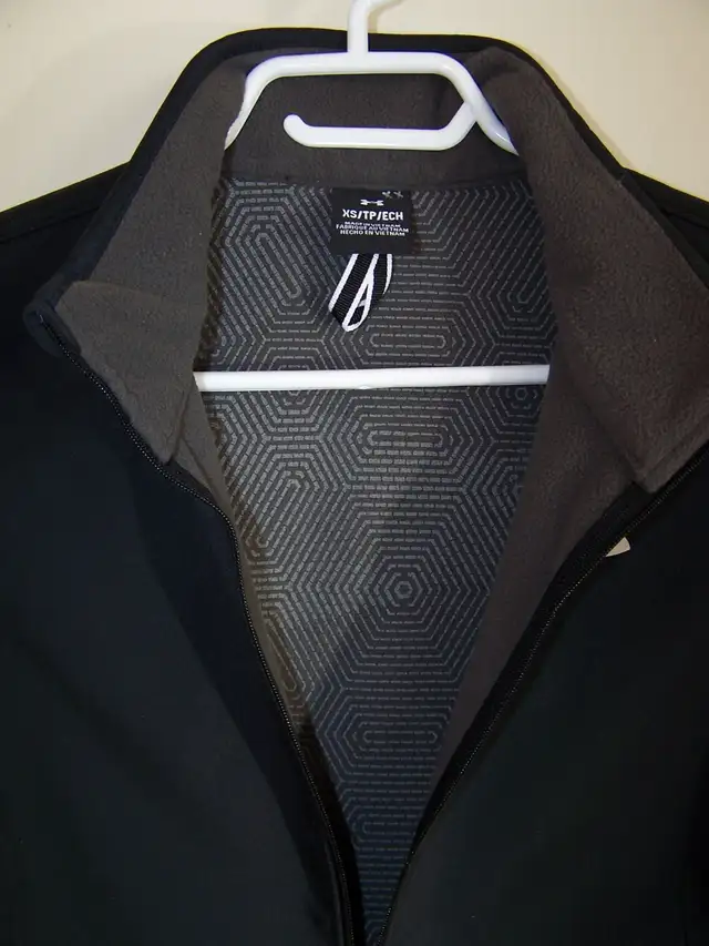 Brand new Under Armour women's Storm ColdGear® Infrared Shield 2 in Women's - Tops & Outerwear in Calgary - Image 3