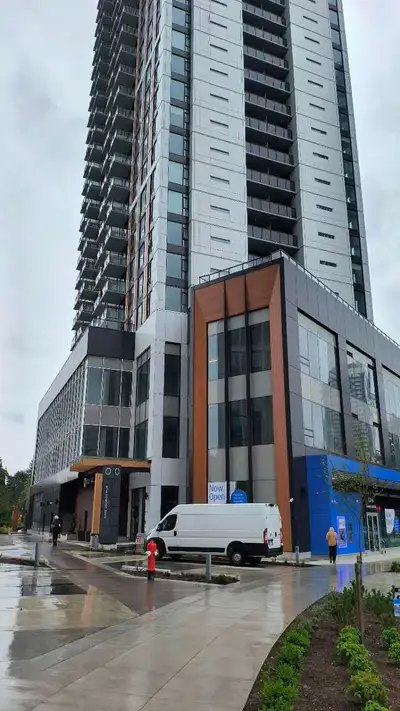 High-rise apartment for rent (Surrey central city)