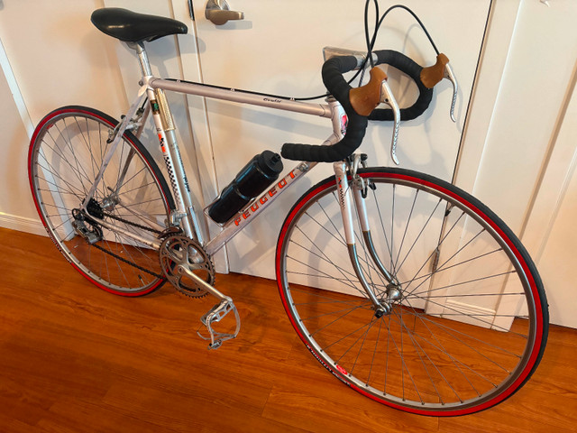 Impeccable Vélo Peugeot 12 vitesses dans Randonnée, ville et hybrides  à Ville de Montréal