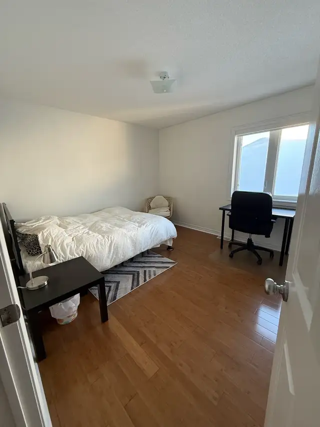 Beautiful Room with Private Washroom – Barrie | March 1