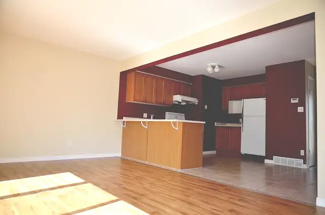 From 2026-05-01,Waterloo-Laurelwood-3 bedrooms-EndUnit-Townhome in Long Term Rentals in Kitchener / Waterloo - Image 5