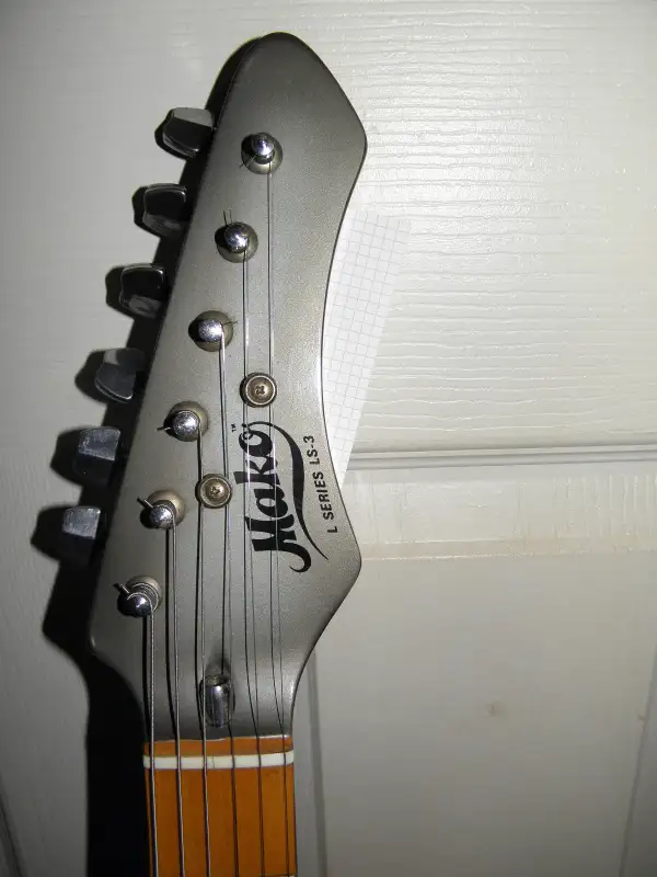 Mako LS-3 Stratocaster Electric Guitar in Guitars in Sault Ste. Marie - Image 3