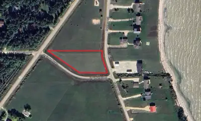 Lakeview lot for sale on Settlers Trail, just a short walk to Balaton Beach. Build your dream home o...