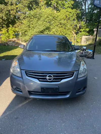 2010 Nissan Altima 2.5 - $2,200 OBO Recent work done: • Front & rear brakes • Passenger wheel bearin...