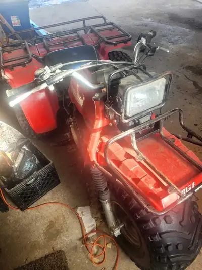 1985 Honda Big Red 250es w/reverse runs and drives brakes good missing one plastic panel on right si...
