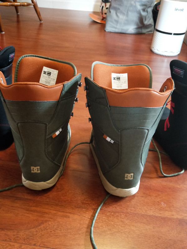 DC Snowboard Boot - Size 9.5 Men in Snowboard in Burnaby/New Westminster - Image 3
