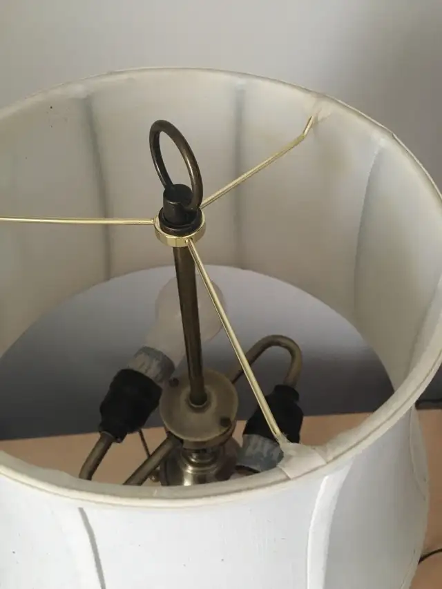 Table lamp in Indoor Lighting & Fans in City of Montréal - Image 3