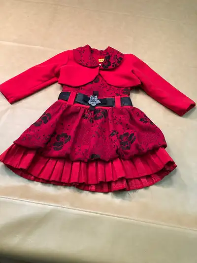 Beautiful little girls 2 piece dress set. No rips or stains whatsoever. From a smoke free home