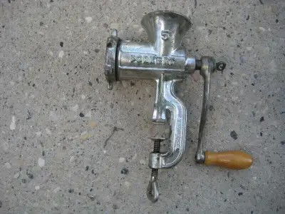 works well have 2, 6 inch $20 each have one 8 inch large for $30 keith 204-788-4569