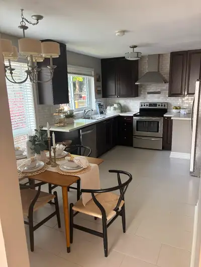 3 Bedroom, 1 Bathroom Upper unit in Detached Bungalow for Rent