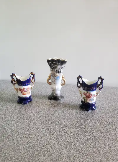 In absolutely excellent condition with no visible chips or cracks! A wonderful addition to any colle...