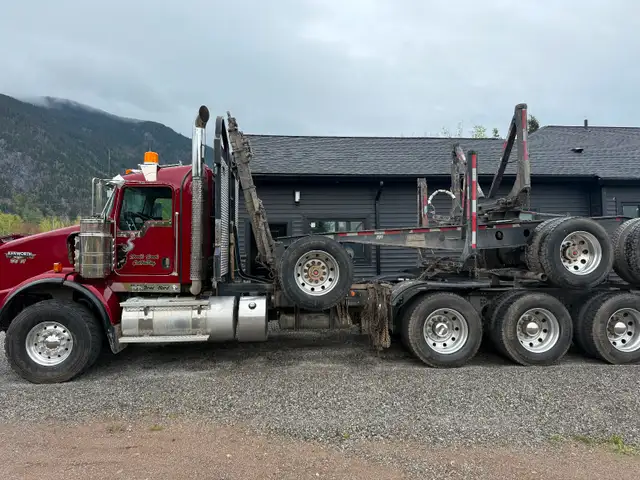 2023 Kenworth T800 with logging trailer in Heavy Trucks in Terrace - Image 5