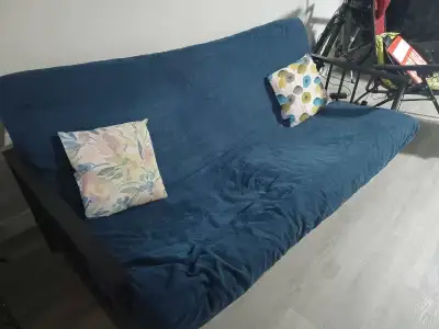 Sofa in neat condition, no pets and no smoking home.