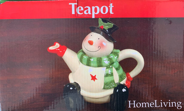 Brand New Teapot in Kitchen & Dining Wares in Winnipeg