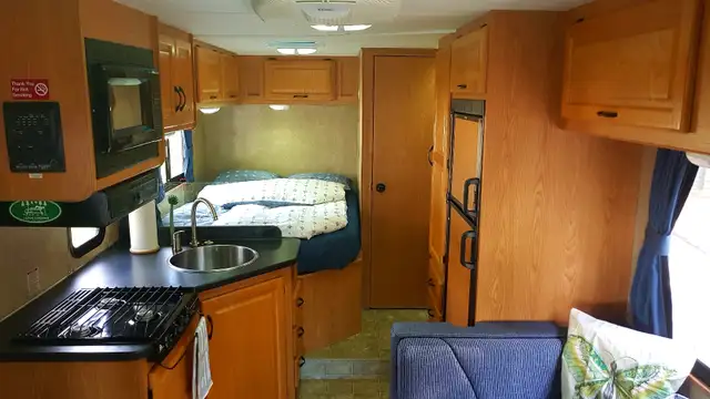Motorhome / RV Thor Majestic 24' exceptional condition in RVs & Motorhomes in Edmonton - Image 5