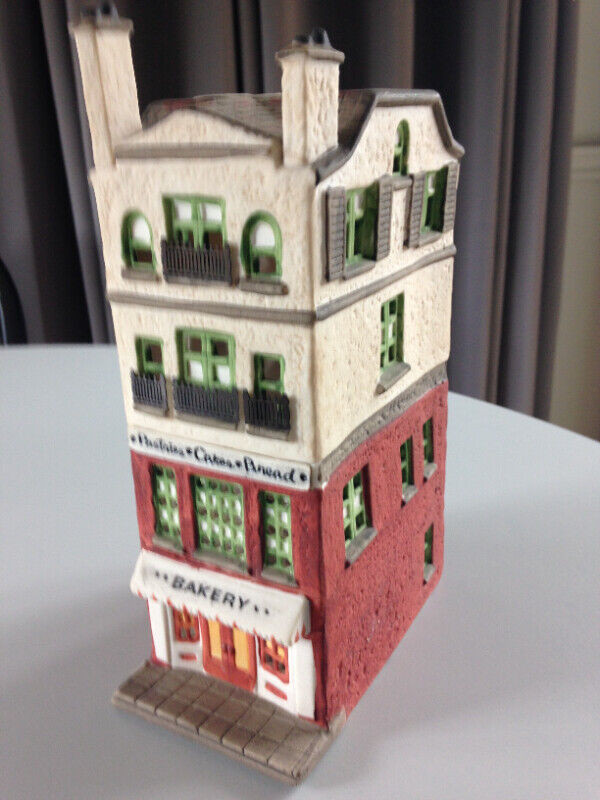 DEPARTMENT 56 - CHRISTMAS IN THE CITY - BAKERY - ISSUED IN 1987 in Arts & Collectibles in Markham / York Region - Image 2