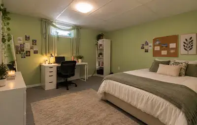 FEMALE-ONLY ROOMS FOR RENT | FORT RICHMOND | NEAR U OF M Fort Richmond — near University of Manitoba...