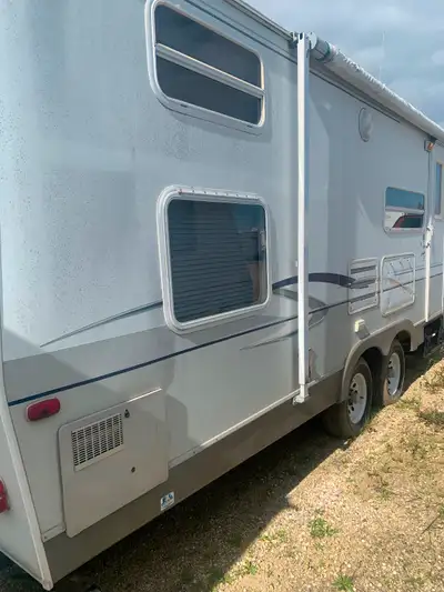 Used trailer one couple owned the entire time, need to sell do not use anymore paying for storage. B...