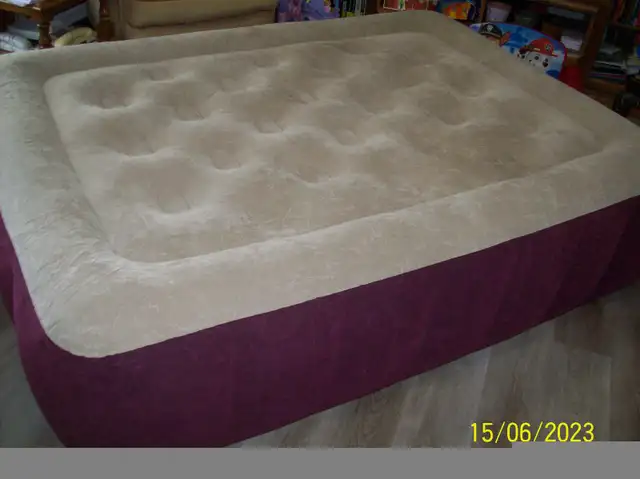 Fast -fill elevated airbed (new price) $50 in Beds & Mattresses in Cornwall - Image 3