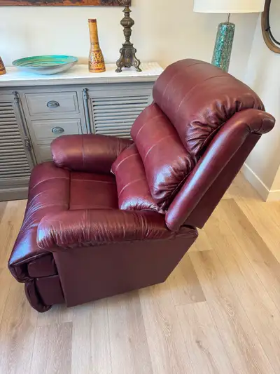 Brand New Condition La-Z-Boy “ASTOR” Genuine LEATHER RECLINER!!, View more