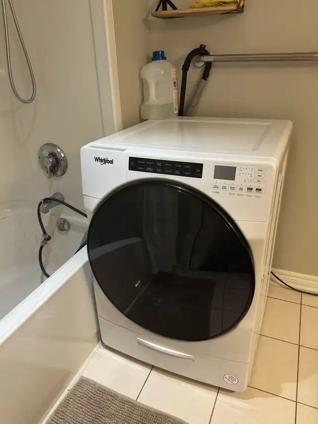 whirlpool 2in1 washer and dryer  in Washers & Dryers in Mississauga / Peel Region - Image 3