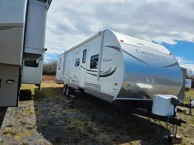 SALE ON NOW, SAVE $2000. Check out this 34' 10" travel trailer with 2 slide outside Rear bunkroom ha...